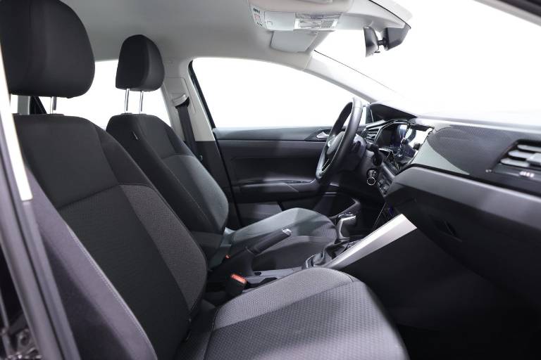 VOLKSWAGEN Polo 48