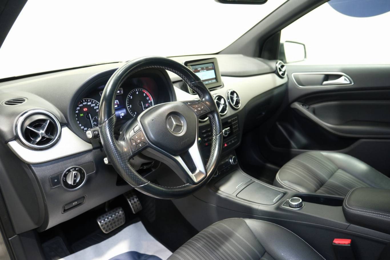MERCEDES-BENZ B 180 5