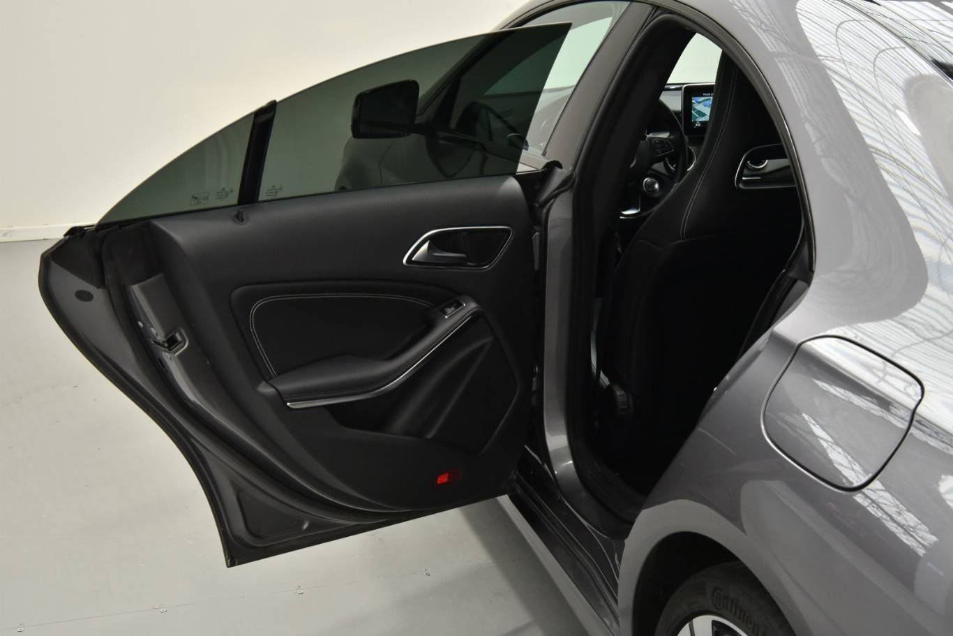 MERCEDES-BENZ CLA 200 41