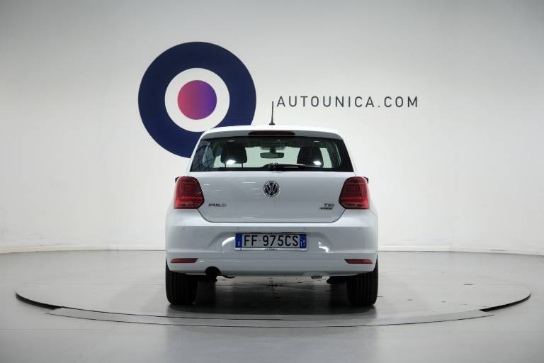 VOLKSWAGEN Polo 16