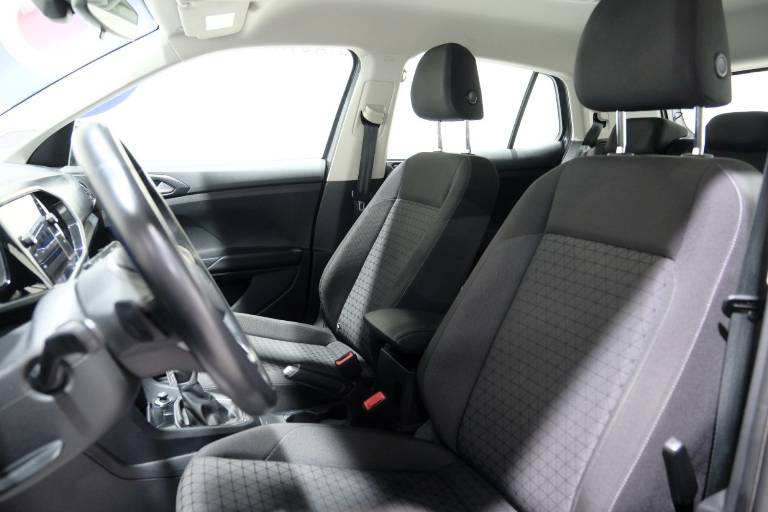 VOLKSWAGEN T-Cross 6