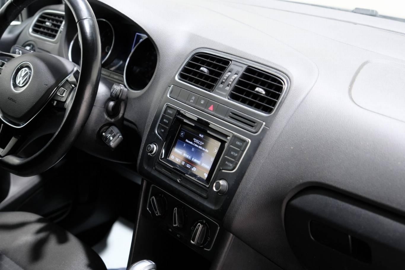 VOLKSWAGEN Polo 45
