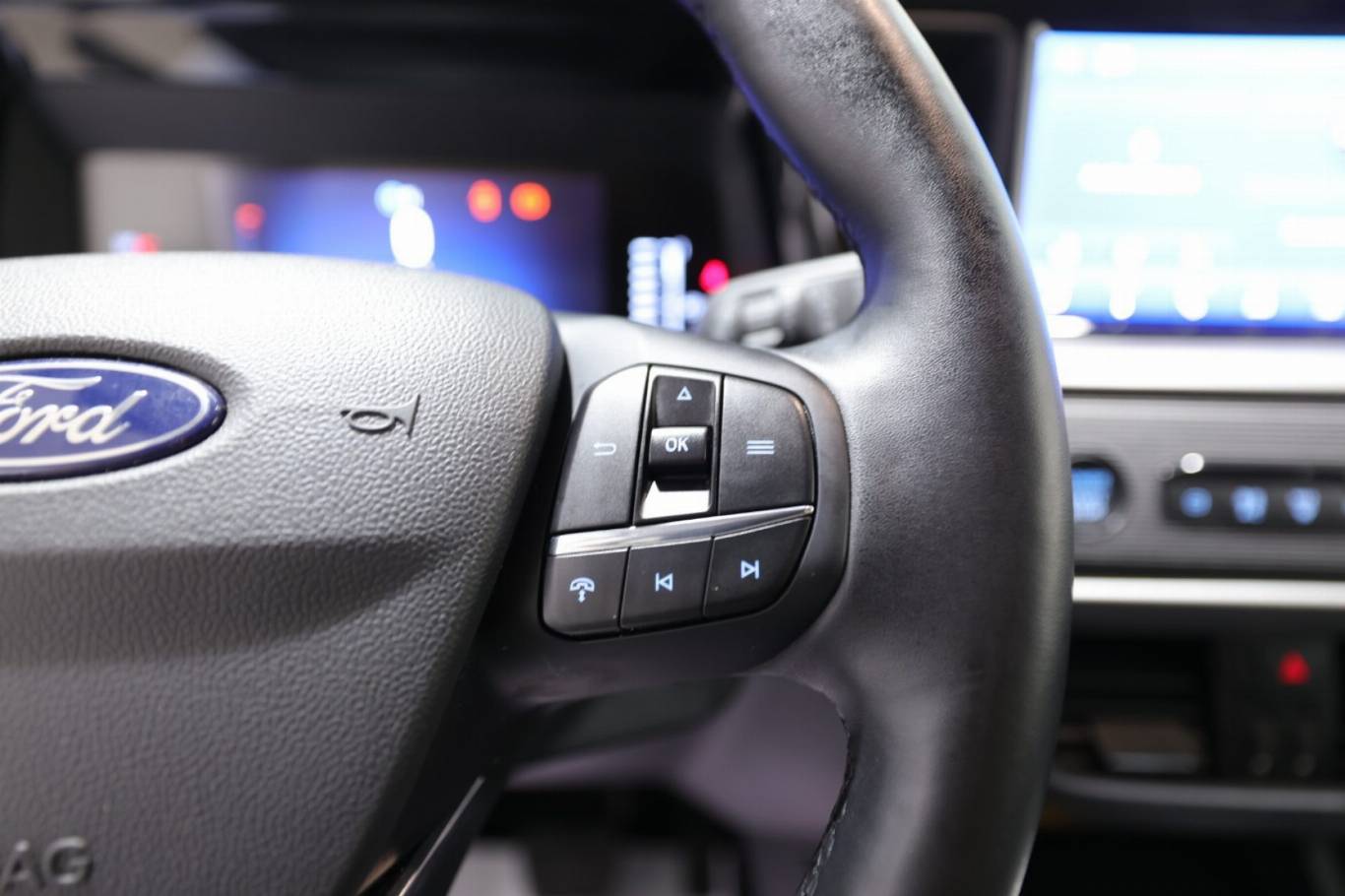 FORD Tourneo Courier 22