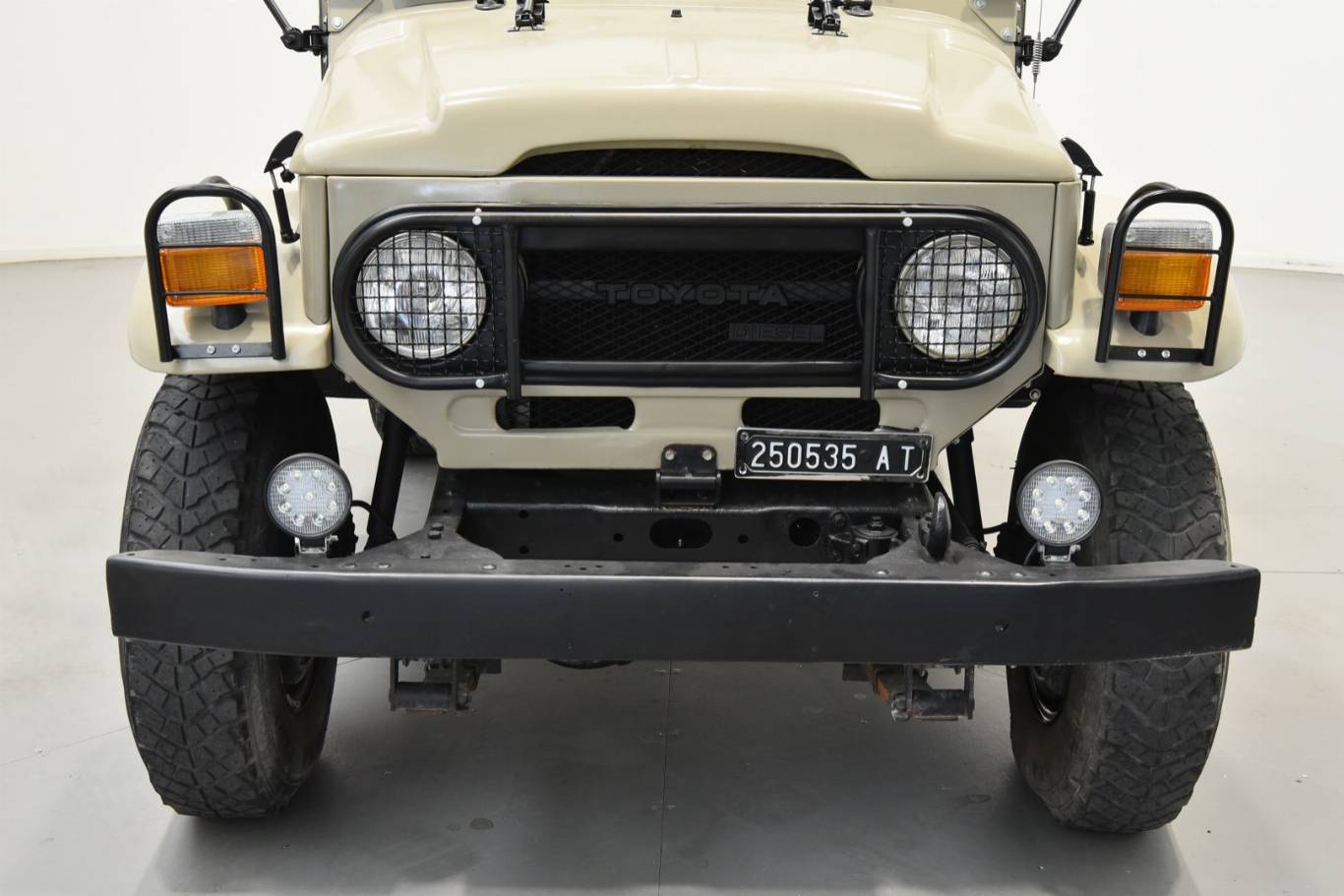 TOYOTA Land Cruiser 49