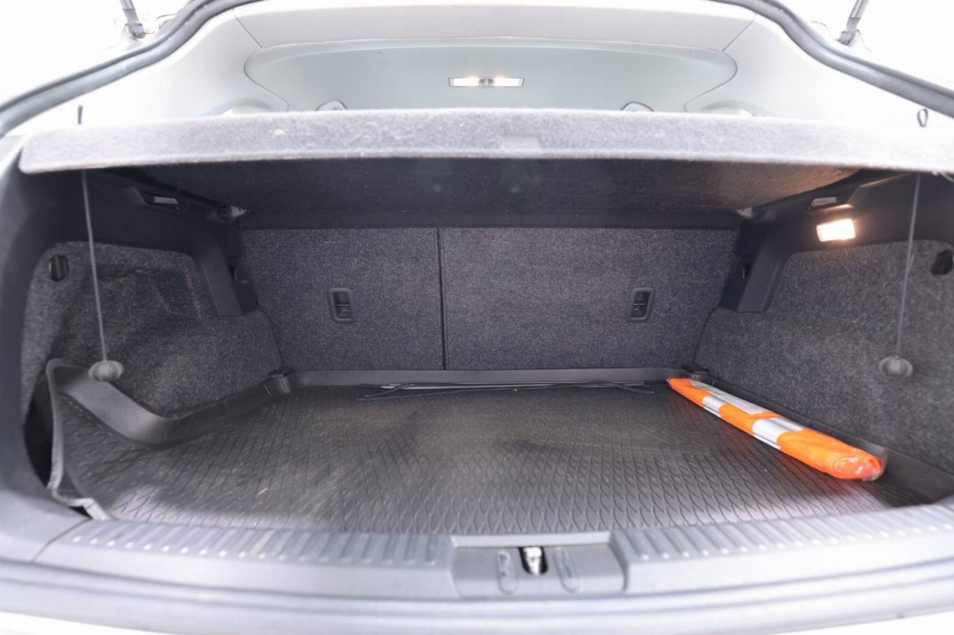 VOLKSWAGEN Polo 42