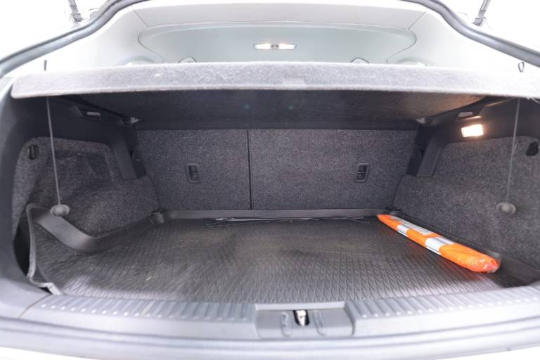 VOLKSWAGEN Polo 42