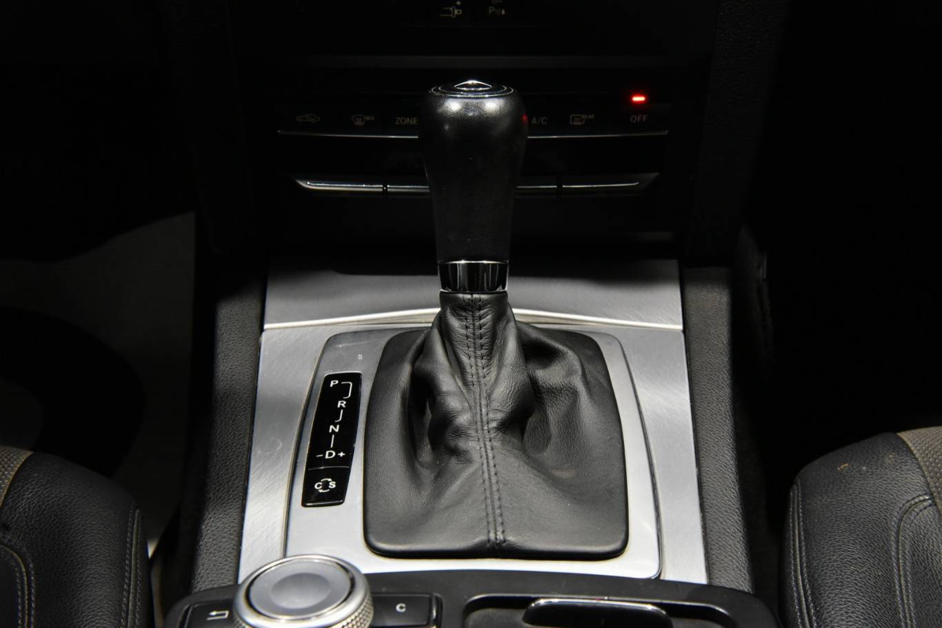 MERCEDES-BENZ E 220 8