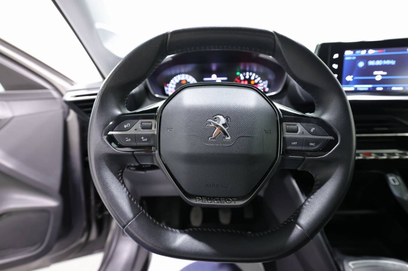 PEUGEOT 208 7