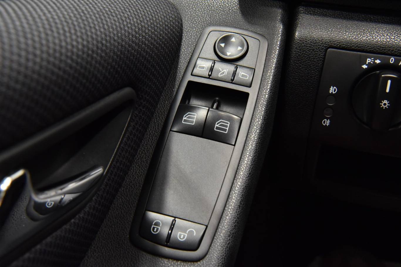 MERCEDES-BENZ A 180 9