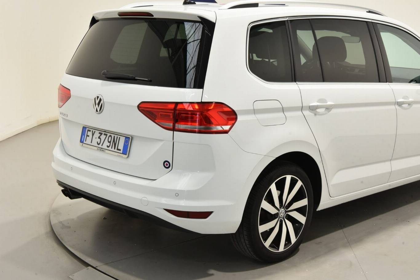 VOLKSWAGEN Touran 18