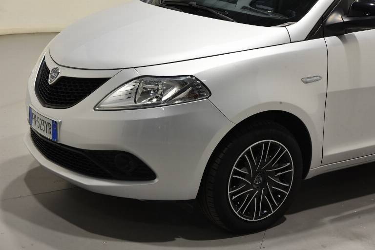 LANCIA Ypsilon 33
