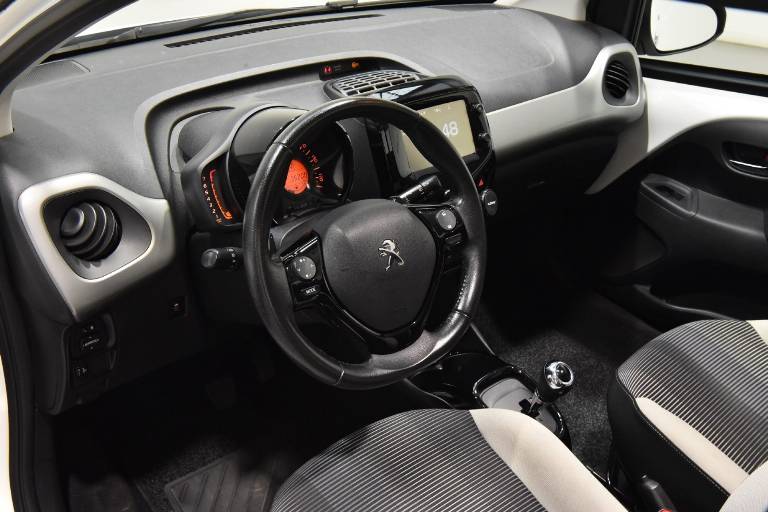 PEUGEOT 108 3
