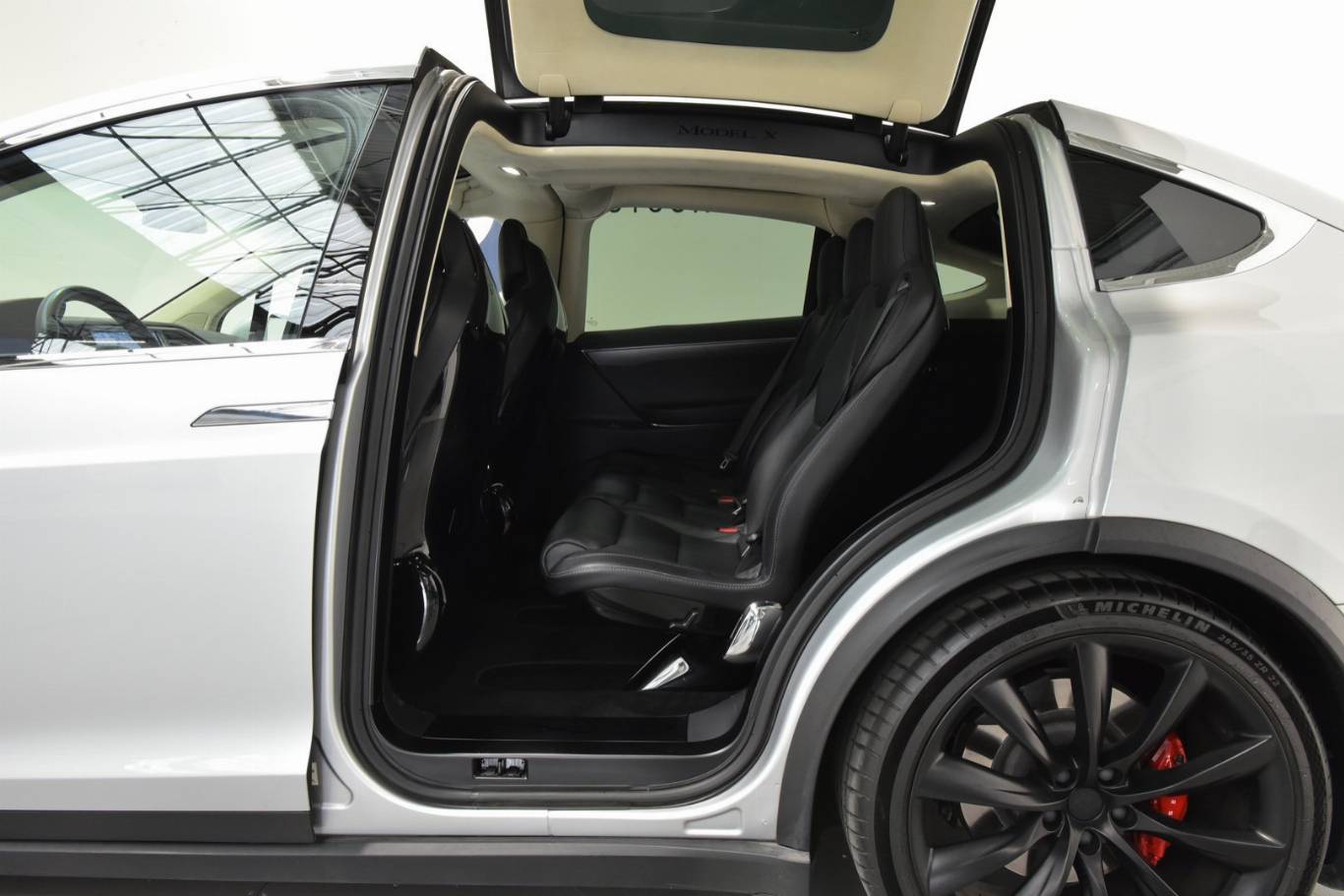 TESLA Model X 60
