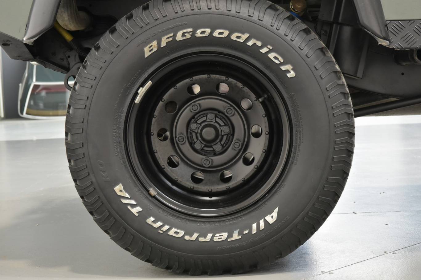 LAND ROVER Defender 33