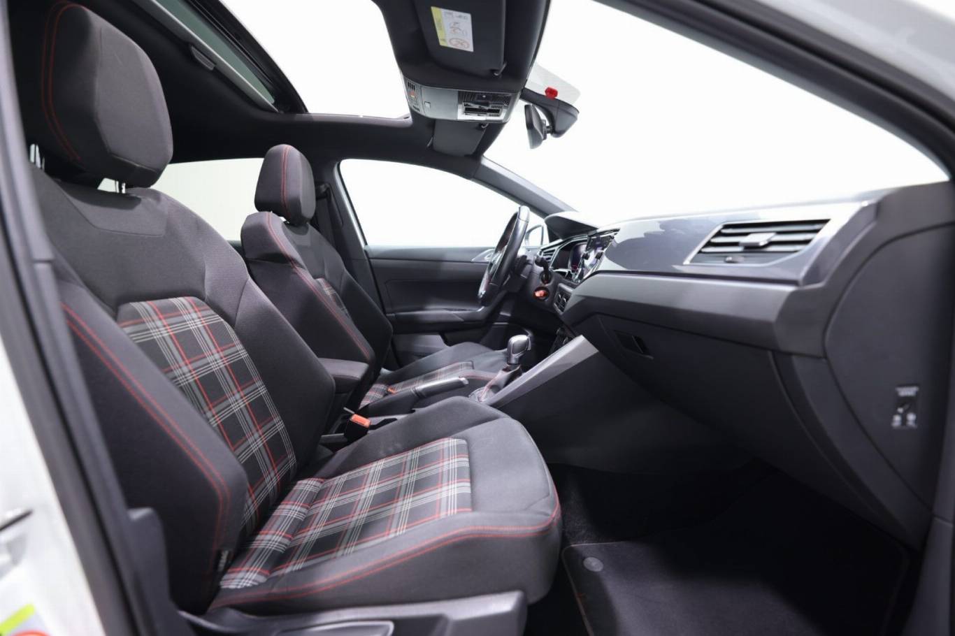 VOLKSWAGEN Polo 45