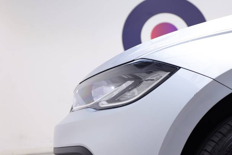 VOLKSWAGEN Polo 19