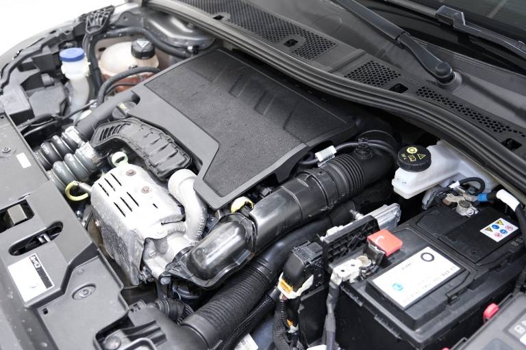 PEUGEOT 208 77