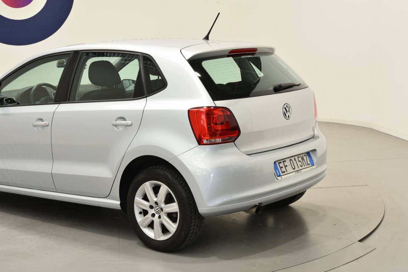 VOLKSWAGEN Polo 53