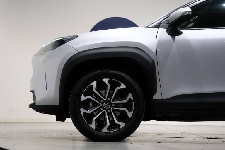 TOYOTA Yaris Cross 18