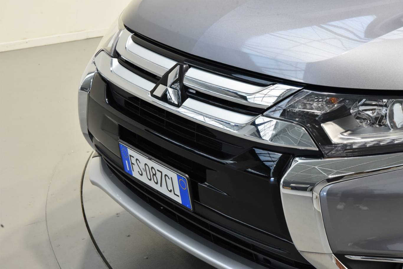 MITSUBISHI Outlander 57