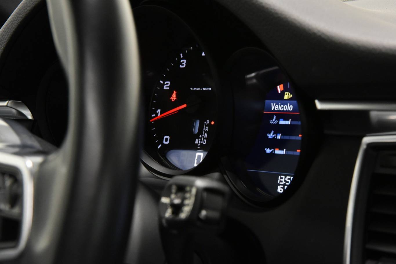 PORSCHE Macan 48