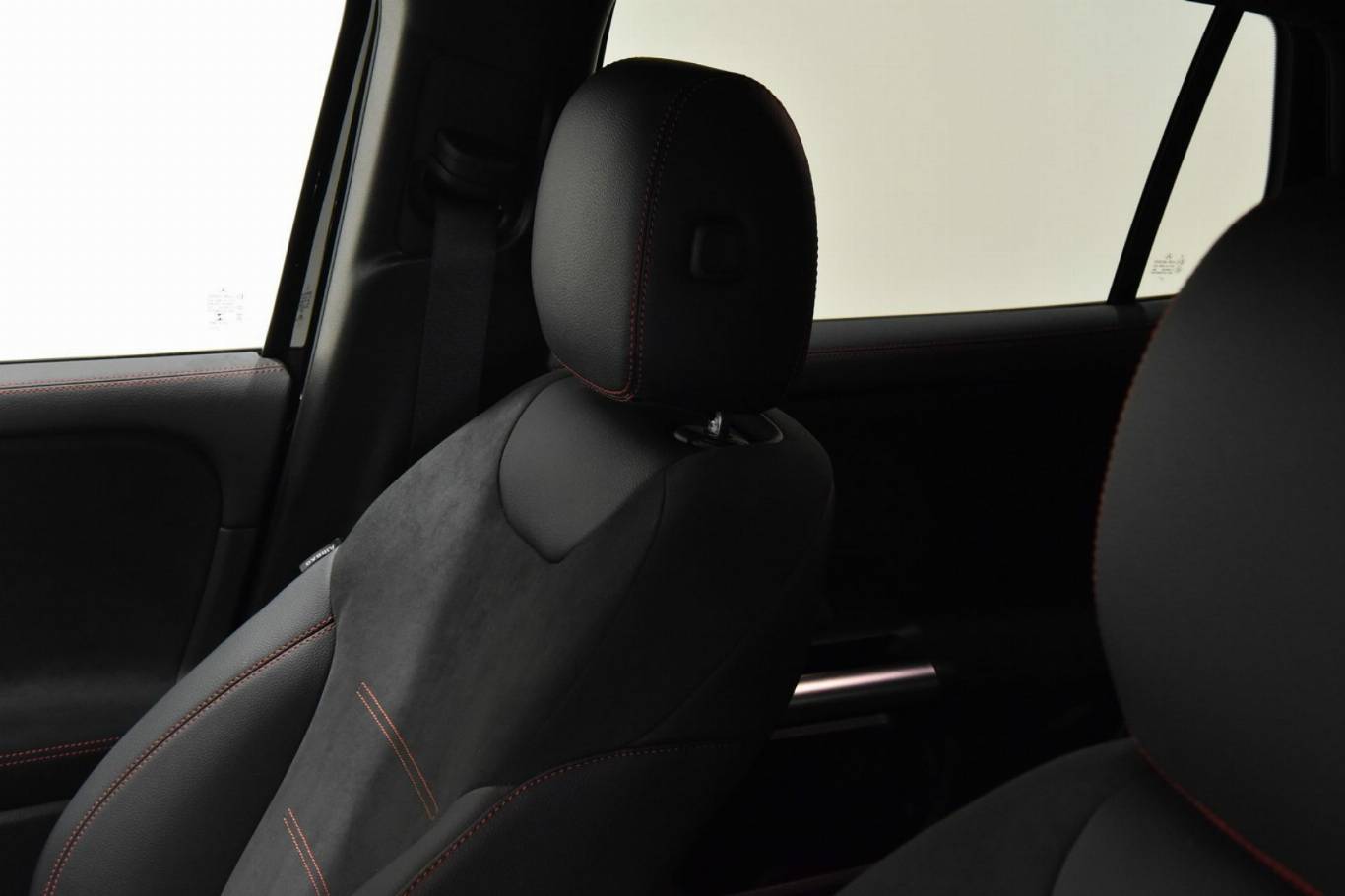 MERCEDES-BENZ GLA 200 13