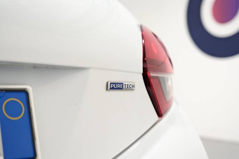 PEUGEOT 208 43