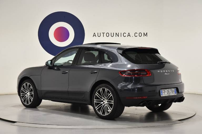 PORSCHE Macan 2