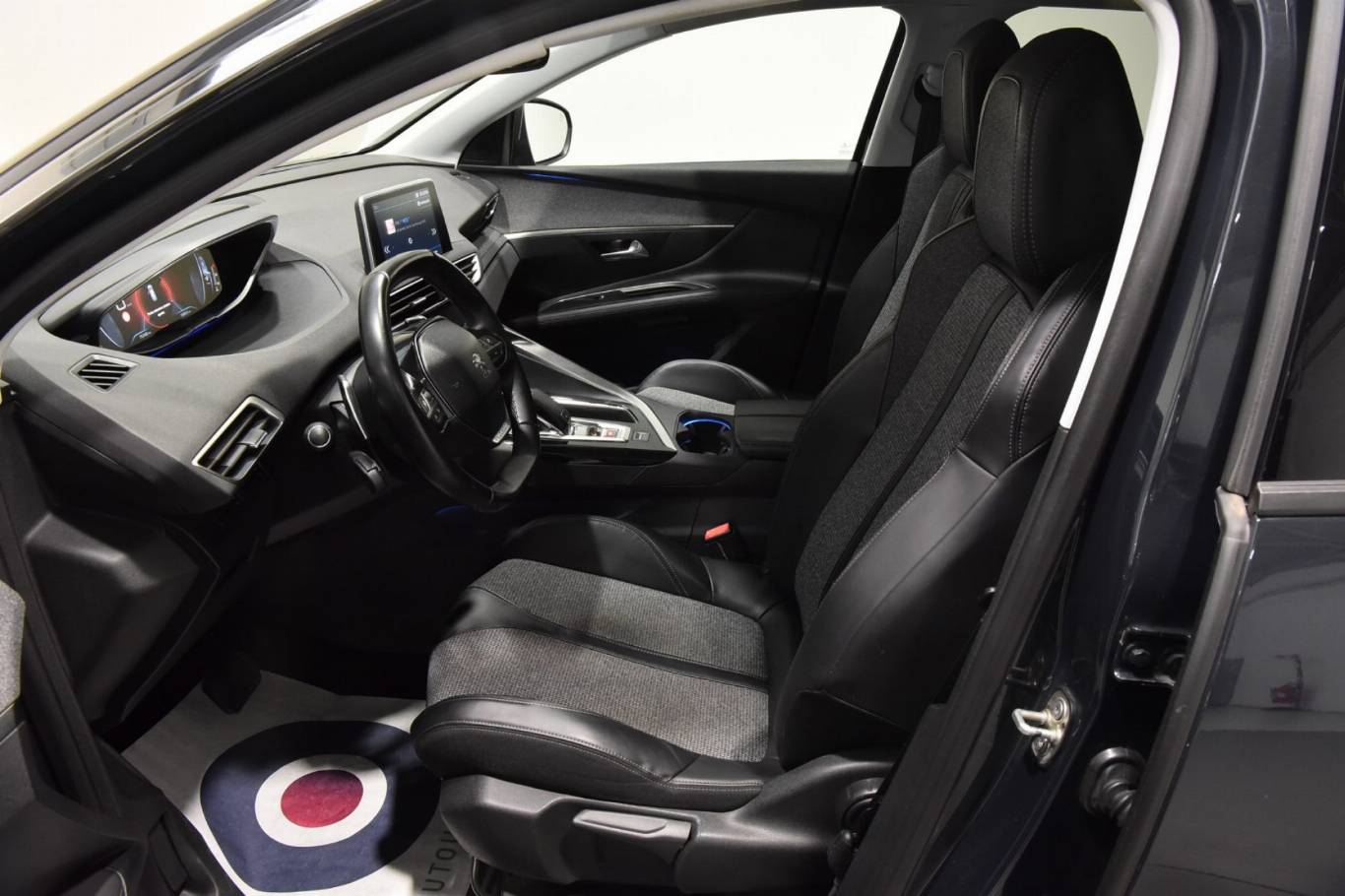 PEUGEOT 3008 4