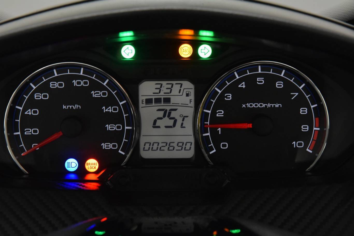 SUZUKI Burgman AN 400 10