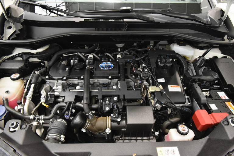 TOYOTA C-HR 14