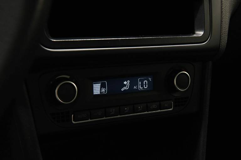 VOLKSWAGEN Polo 25