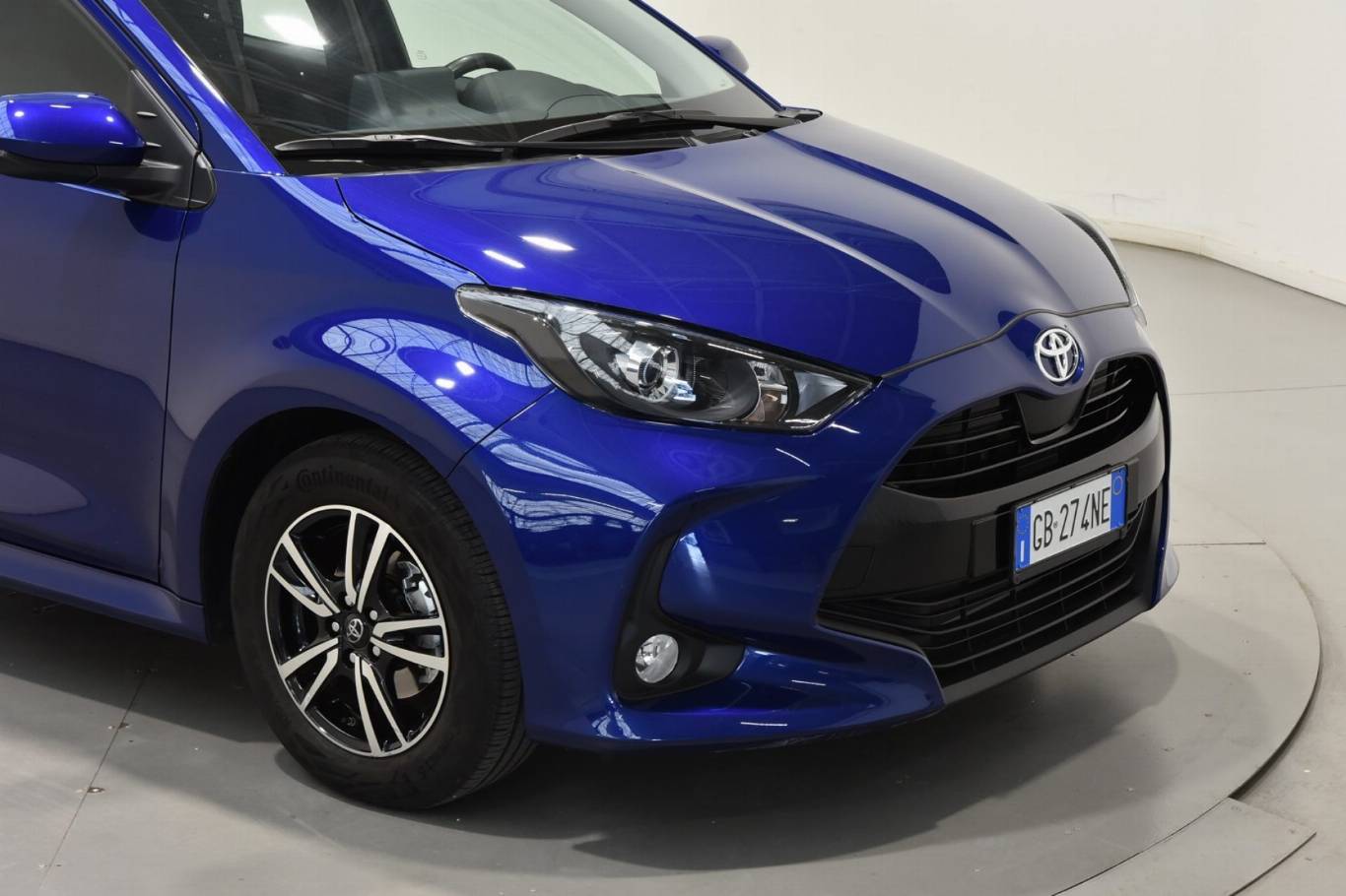 TOYOTA Yaris 33