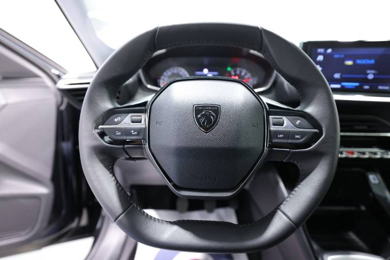 PEUGEOT 208 7