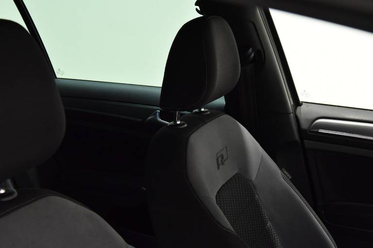 VOLKSWAGEN Golf 40