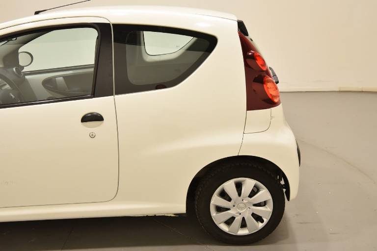 PEUGEOT 107 32