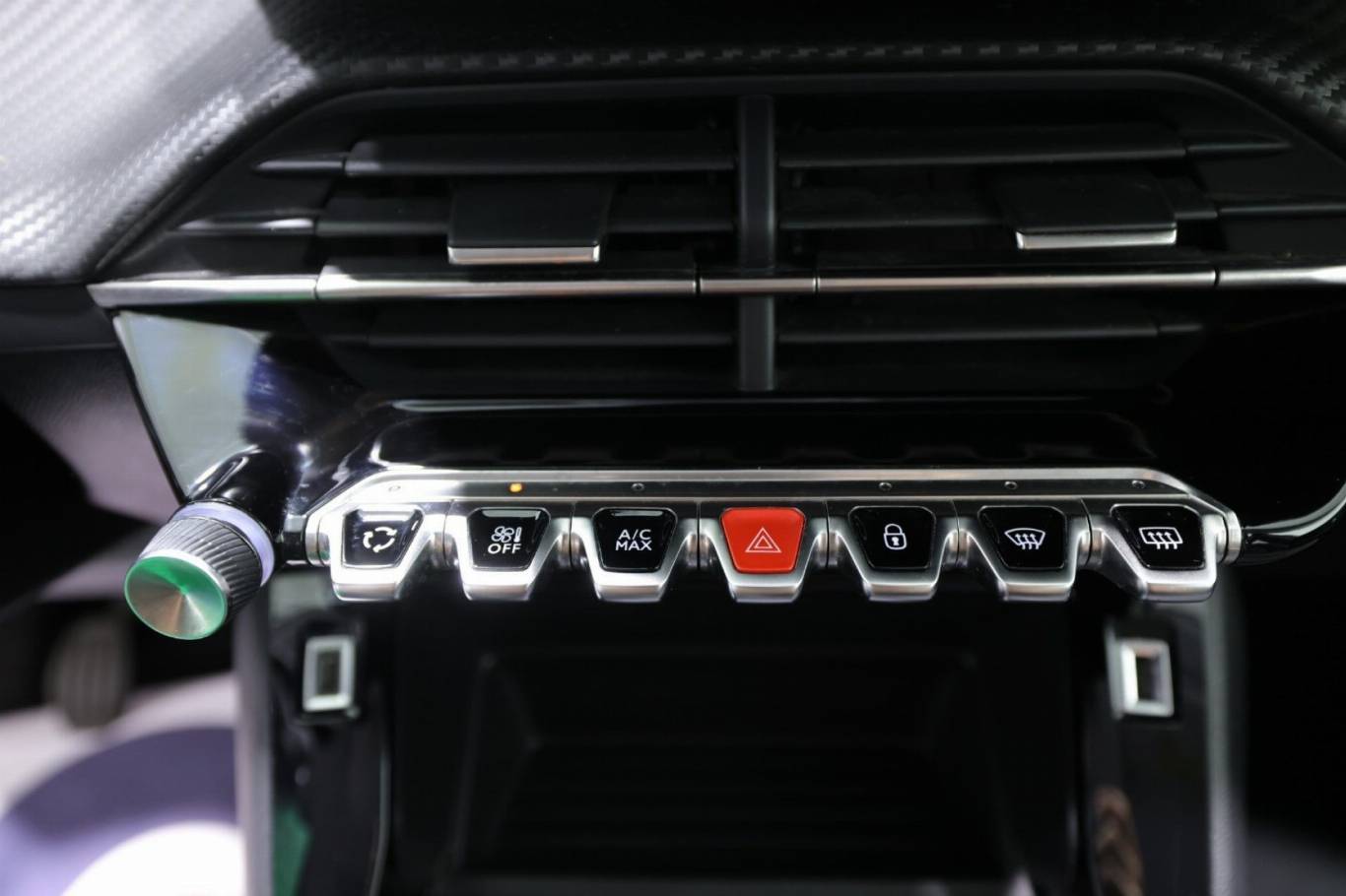 PEUGEOT 208 28