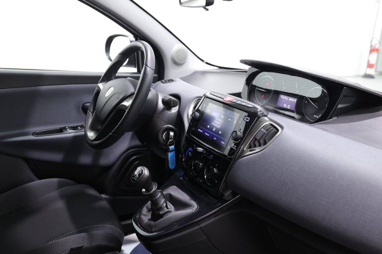 LANCIA Ypsilon 37