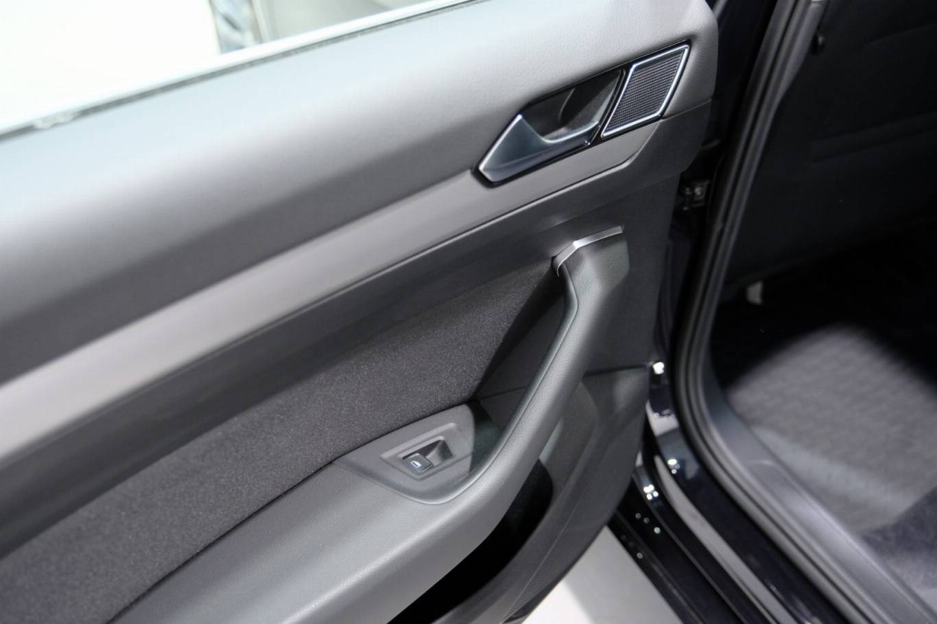 VOLKSWAGEN Passat Variant 46