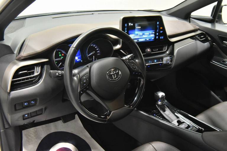TOYOTA C-HR 3