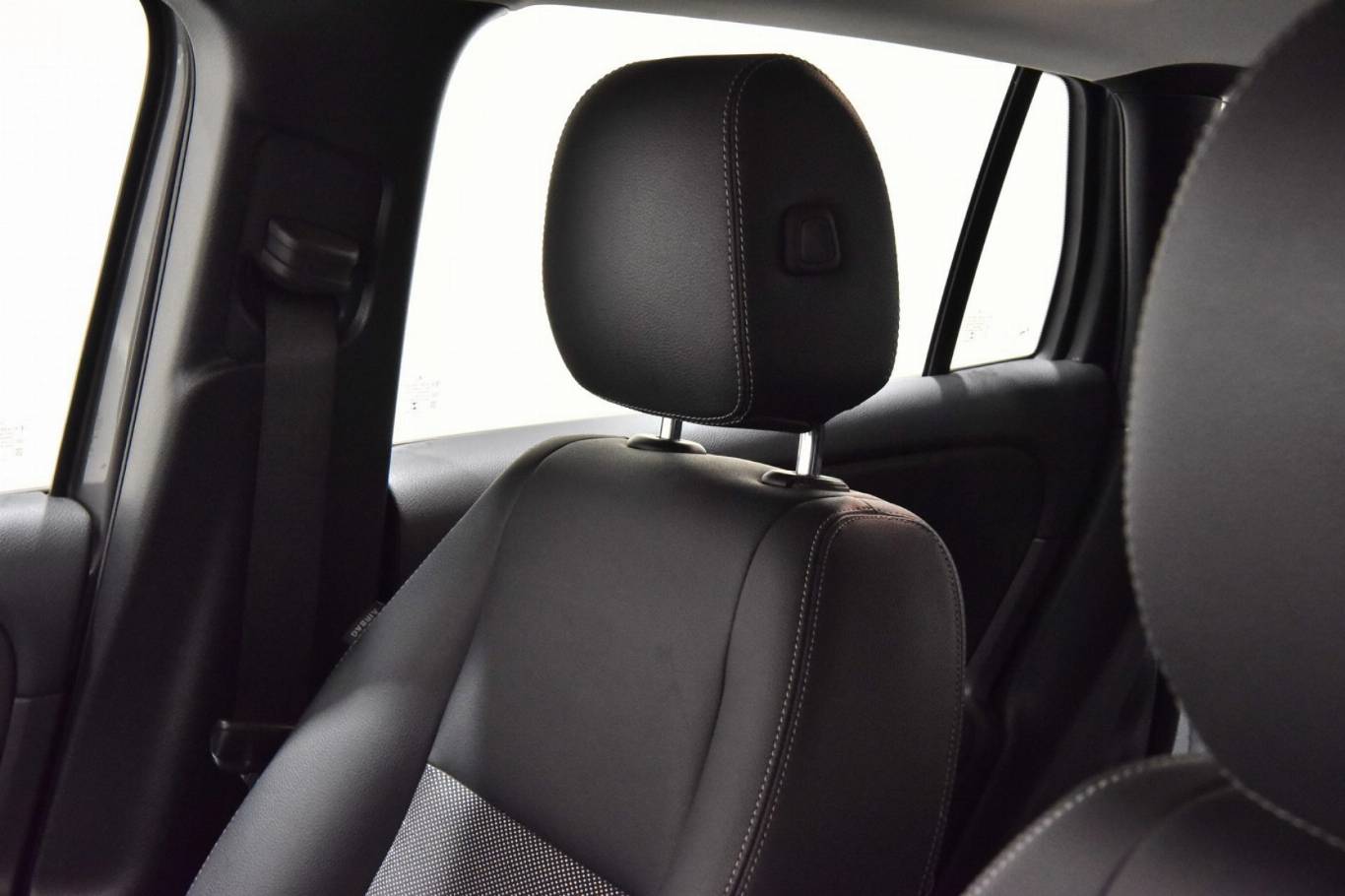 MERCEDES-BENZ GLA 180 23