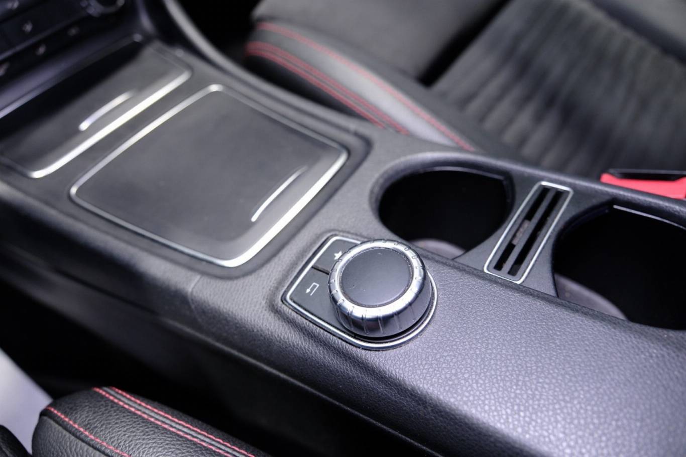 MERCEDES-BENZ CLA 220 30