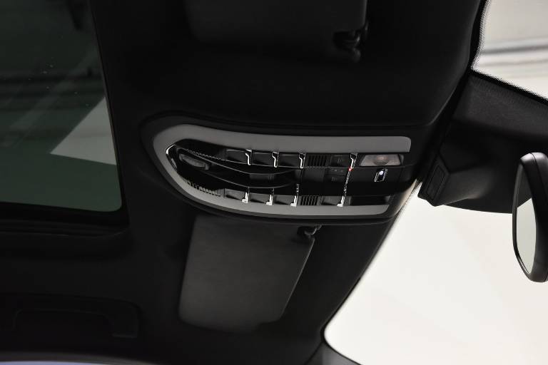 PORSCHE Macan 36