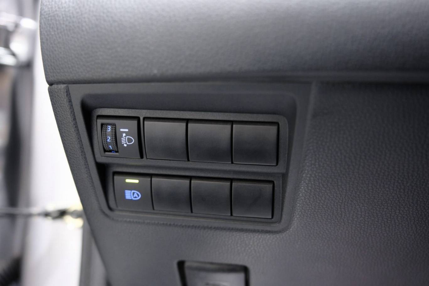 TOYOTA Yaris Cross 26