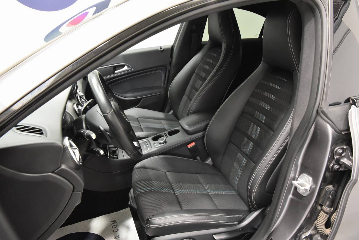 MERCEDES-BENZ CLA 200 4