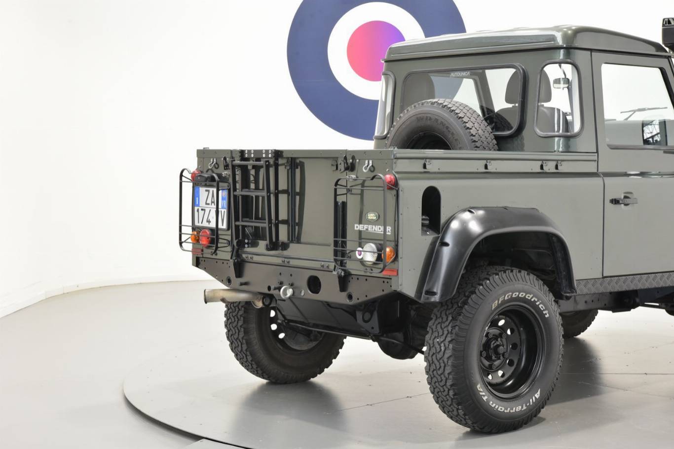 LAND ROVER Defender 16