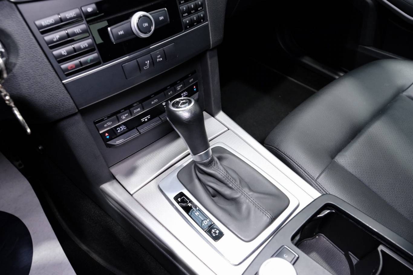 MERCEDES-BENZ E 250 29