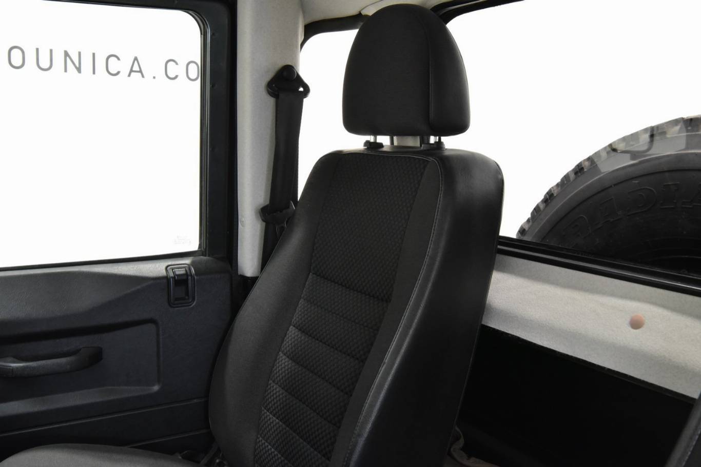 LAND ROVER Defender 44