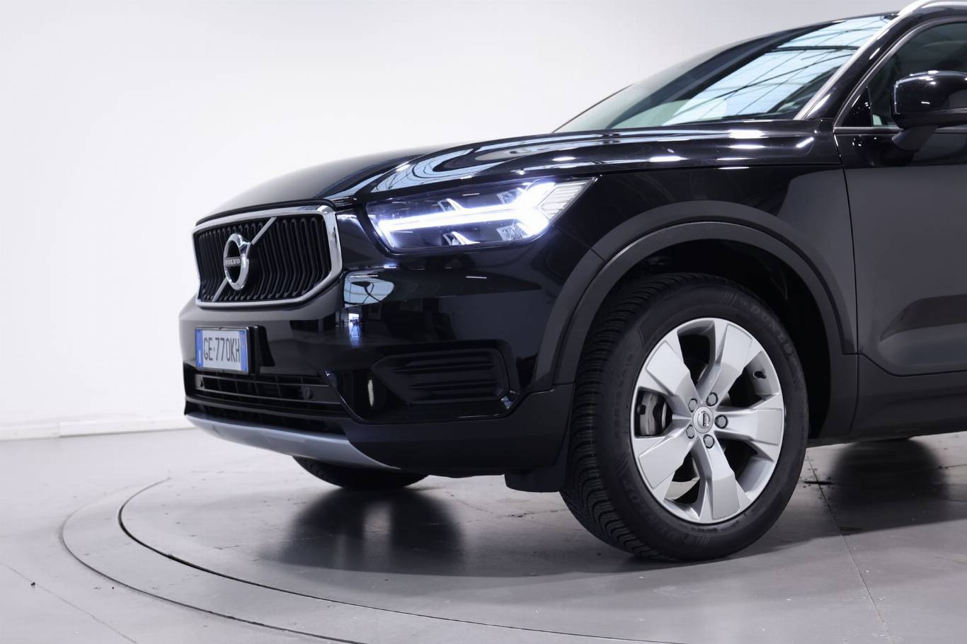 VOLVO XC40 11