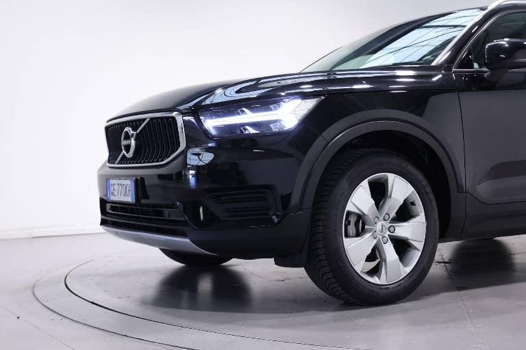 VOLVO XC40 11